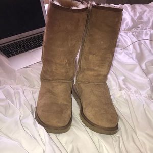 Comfy UGG boots! Great for the winter ❄️